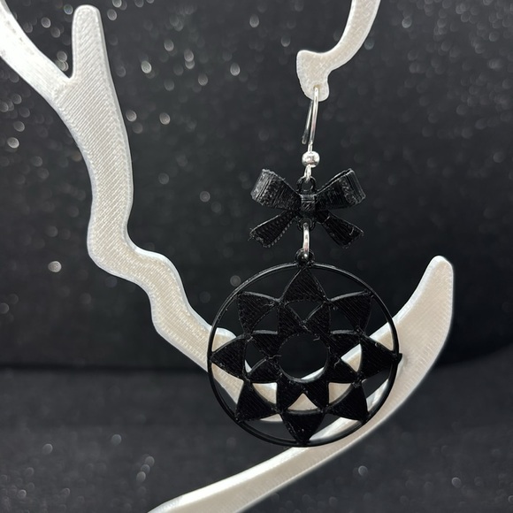 Roundabout Chic Earrings - Picture 3 of 4